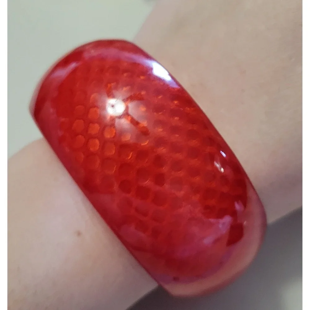 NOIR Jewelry‎ NYC Brand Red Lucite Bangle Bracelet Textured Snake Skin Look